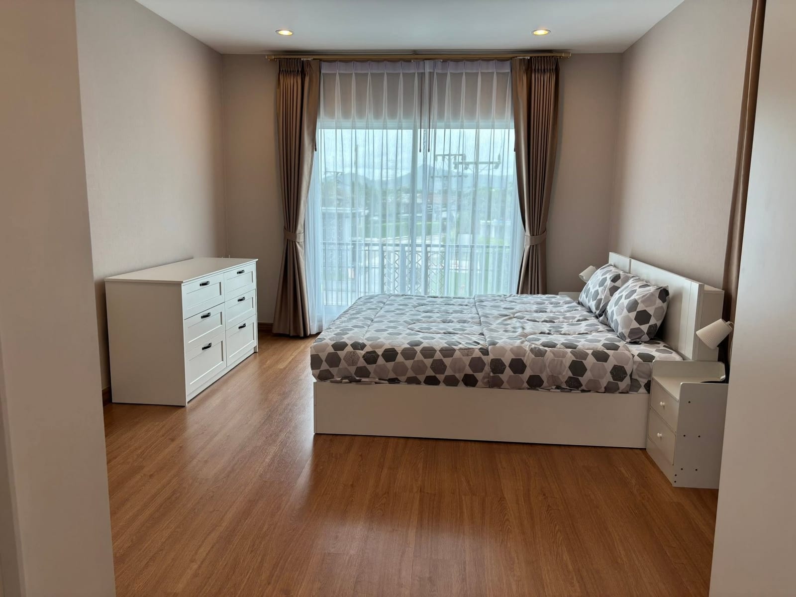 Corner House with Clubhouse Pool — Passorn, Koh Kaew 8