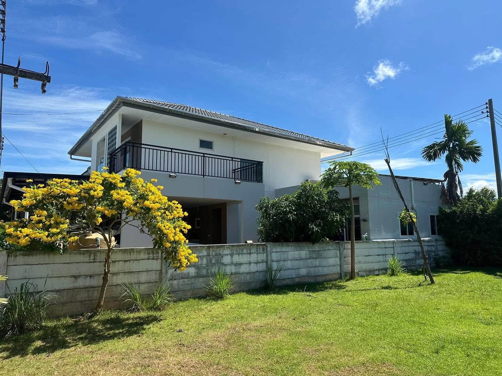 Private Villa with Solar and Lake-View Pool — Koh Kaew