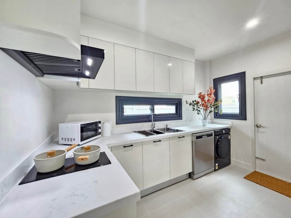 Brand-New Modern Home — Supalai Lake View, Koh Kaew 8