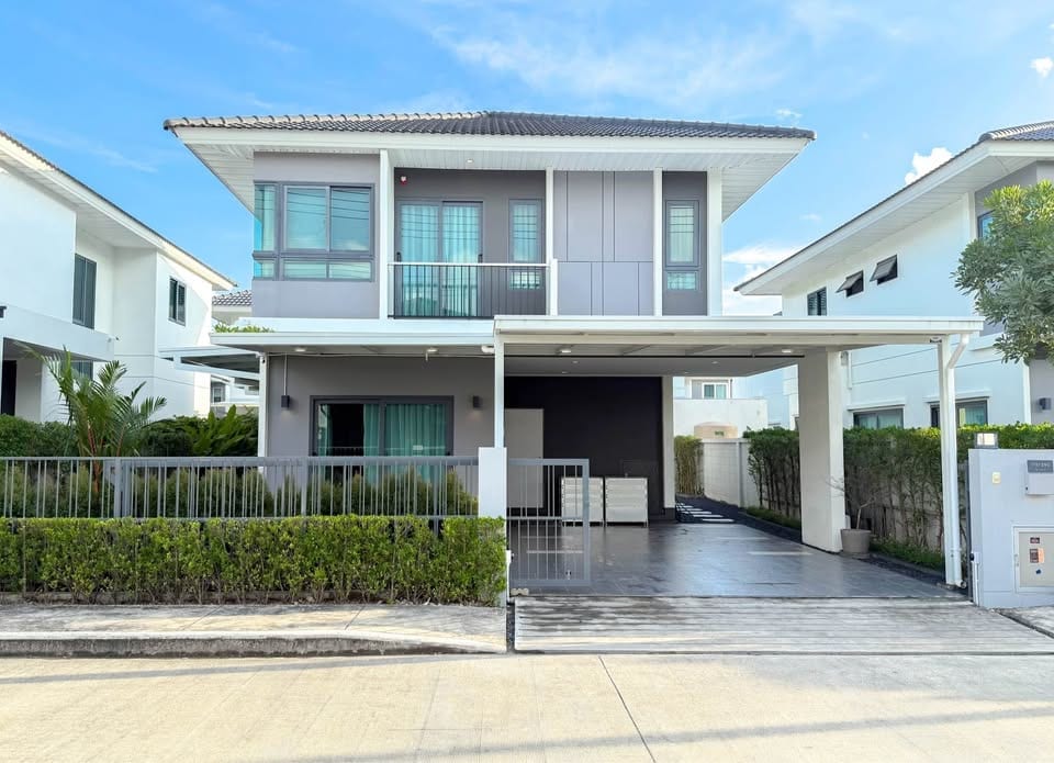 Four-Bedroom House with Herringbone Floors — Supalai Lake Ville, Koh Kaew