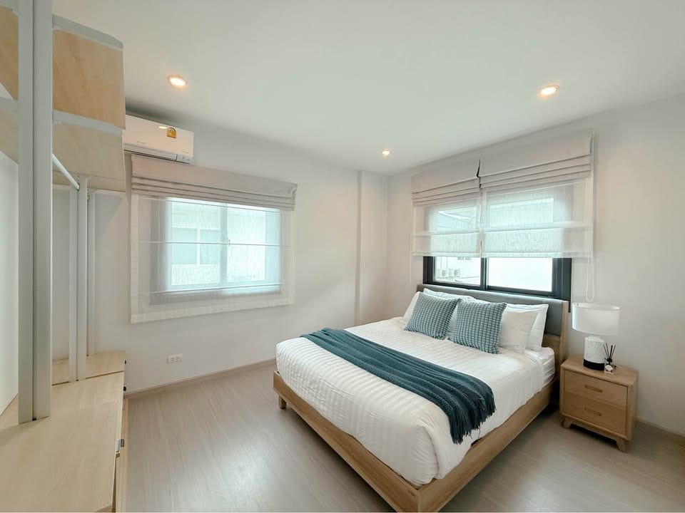 Four-Bedroom House with Herringbone Floors — Supalai Lake Ville, Koh Kaew 10