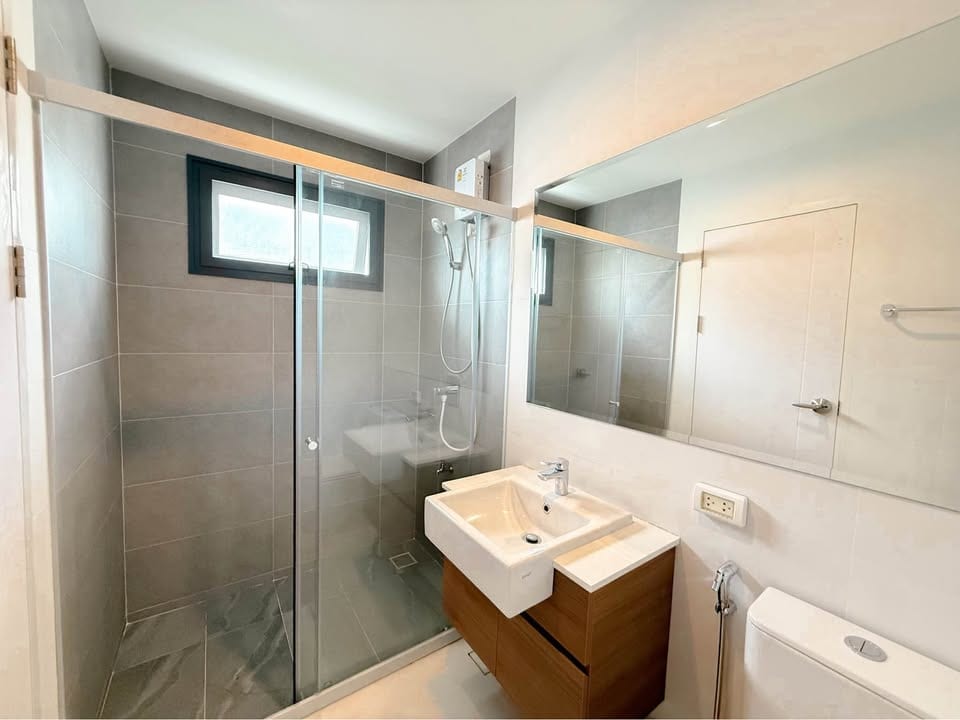 Four-Bedroom House with Herringbone Floors — Supalai Lake Ville, Koh Kaew 11