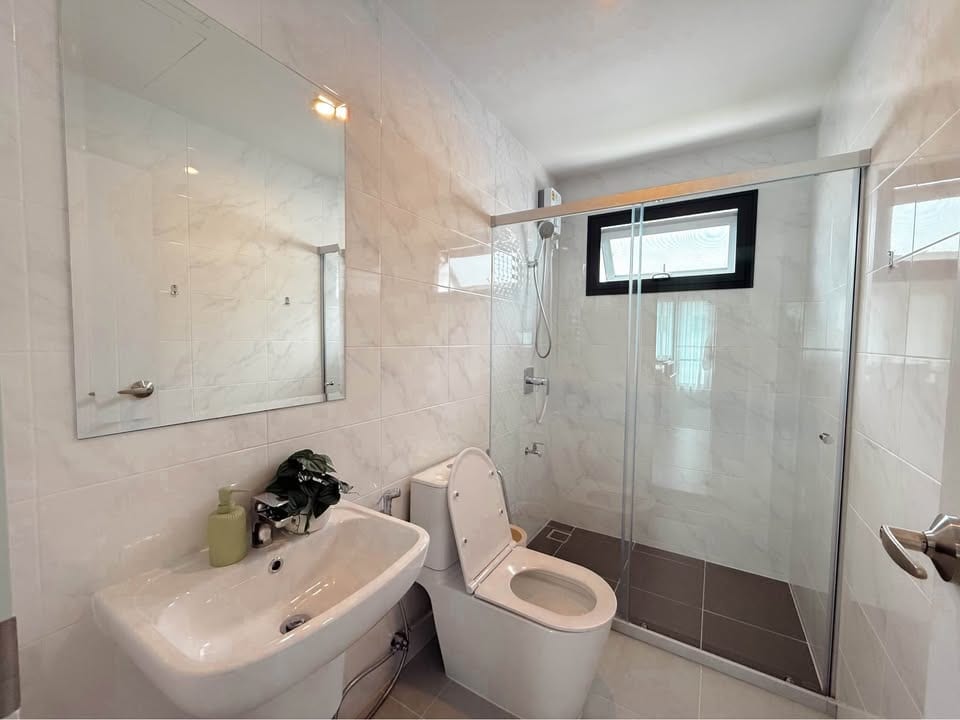 Four-Bedroom House with Herringbone Floors — Supalai Lake Ville, Koh Kaew 15