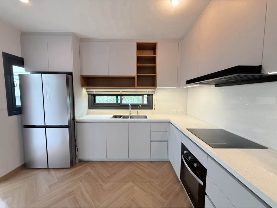 Four-Bedroom House with Herringbone Floors — Supalai Lake Ville, Koh Kaew 7