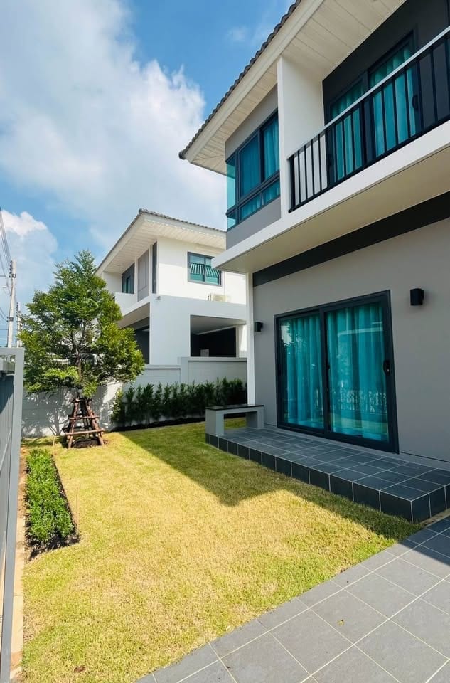 Four-Bedroom House by the Clubhouse — Supalai Lake Ville, Koh Kaew