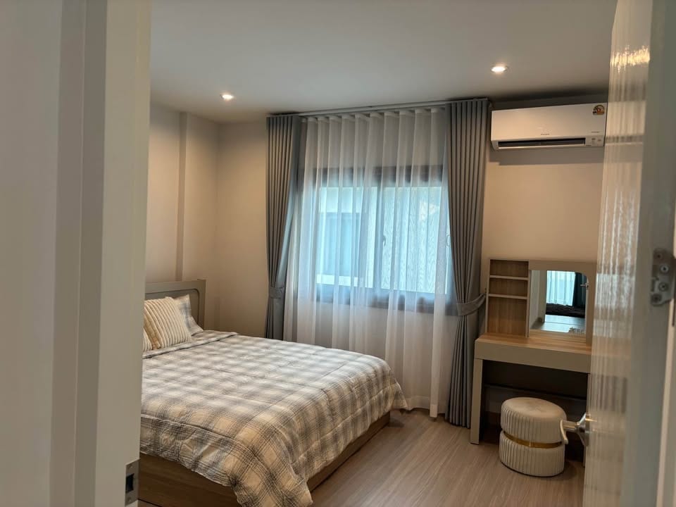 Four-Bedroom House by the Clubhouse — Supalai Lake Ville, Koh Kaew 12