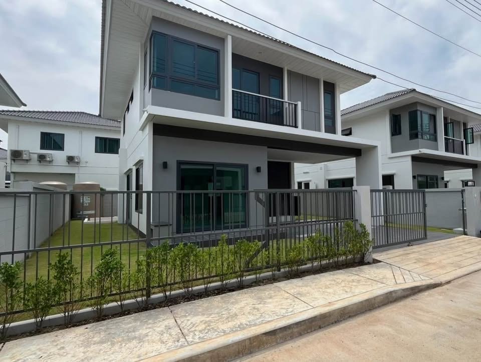 Four-Bedroom House by the Clubhouse — Supalai Lake Ville, Koh Kaew 3