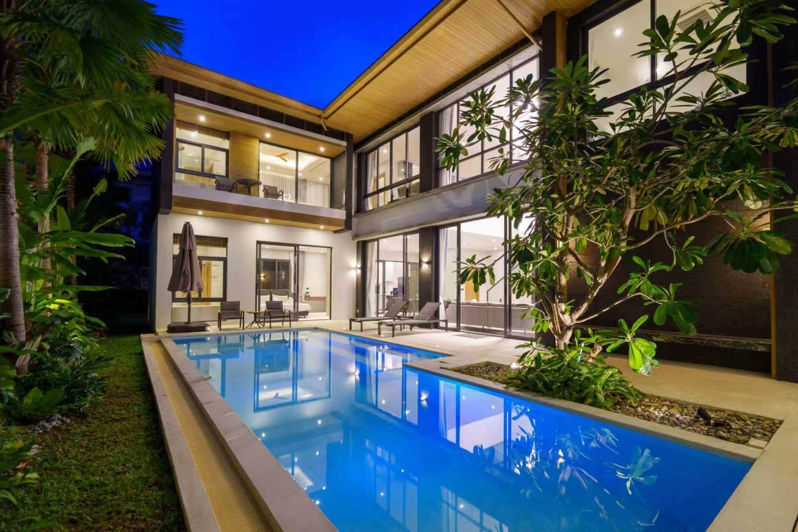 5-Bedroom Villa for Rent in Koh Kaew, Phuket — pool view