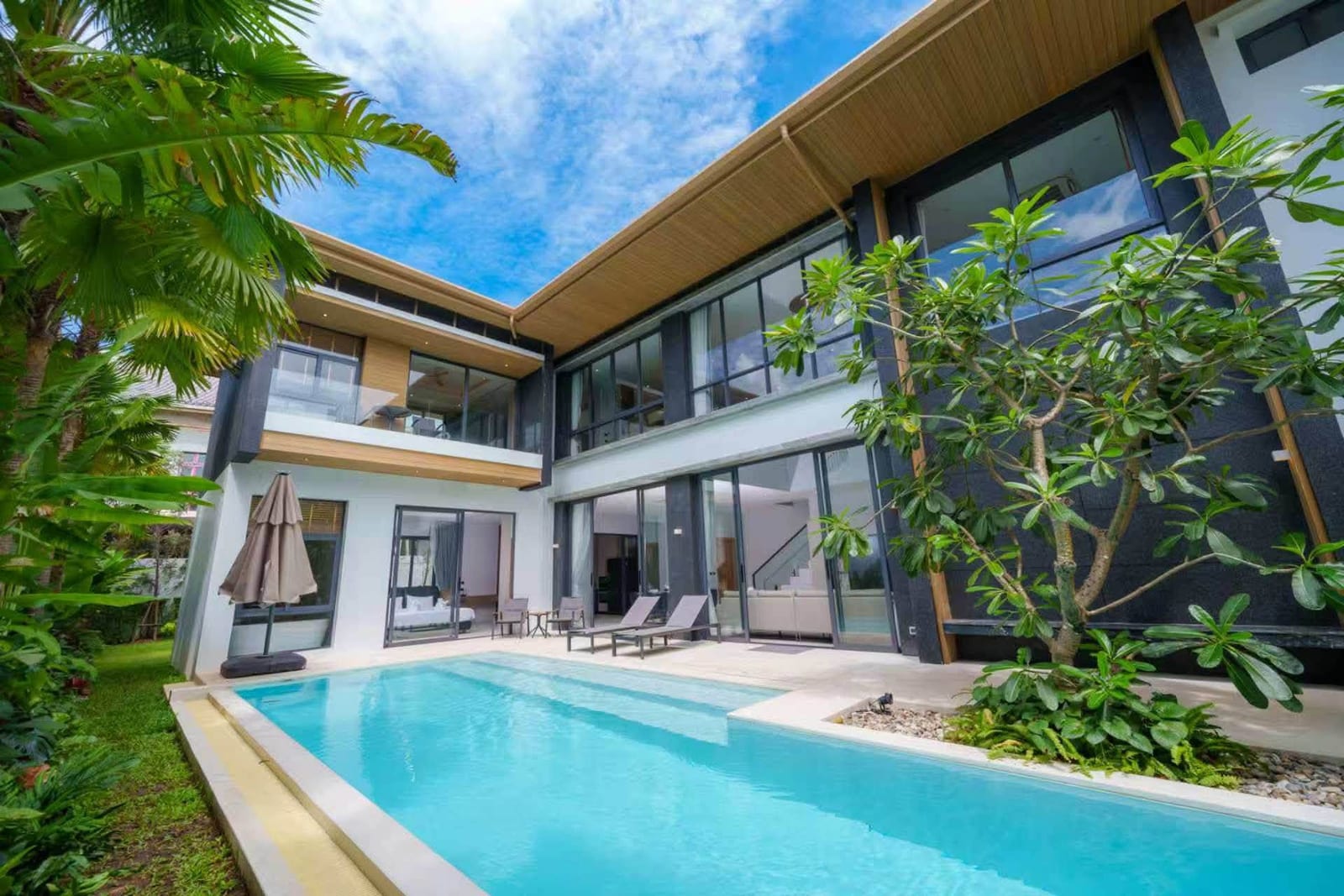 5-Bedroom Villa for Rent in Koh Kaew, Phuket — pool view