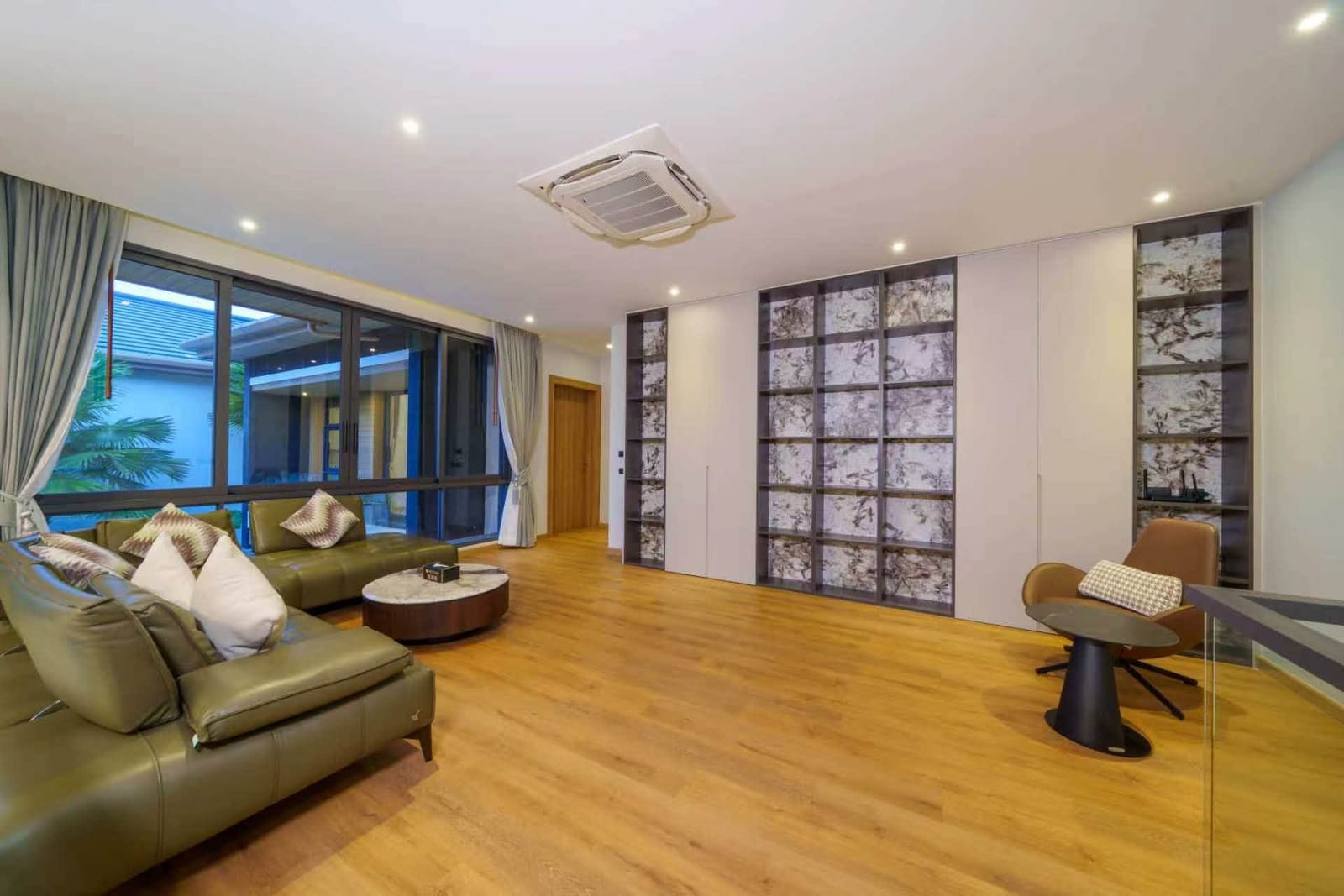 5-Bedroom Villa for Rent in Koh Kaew, Phuket — interior view