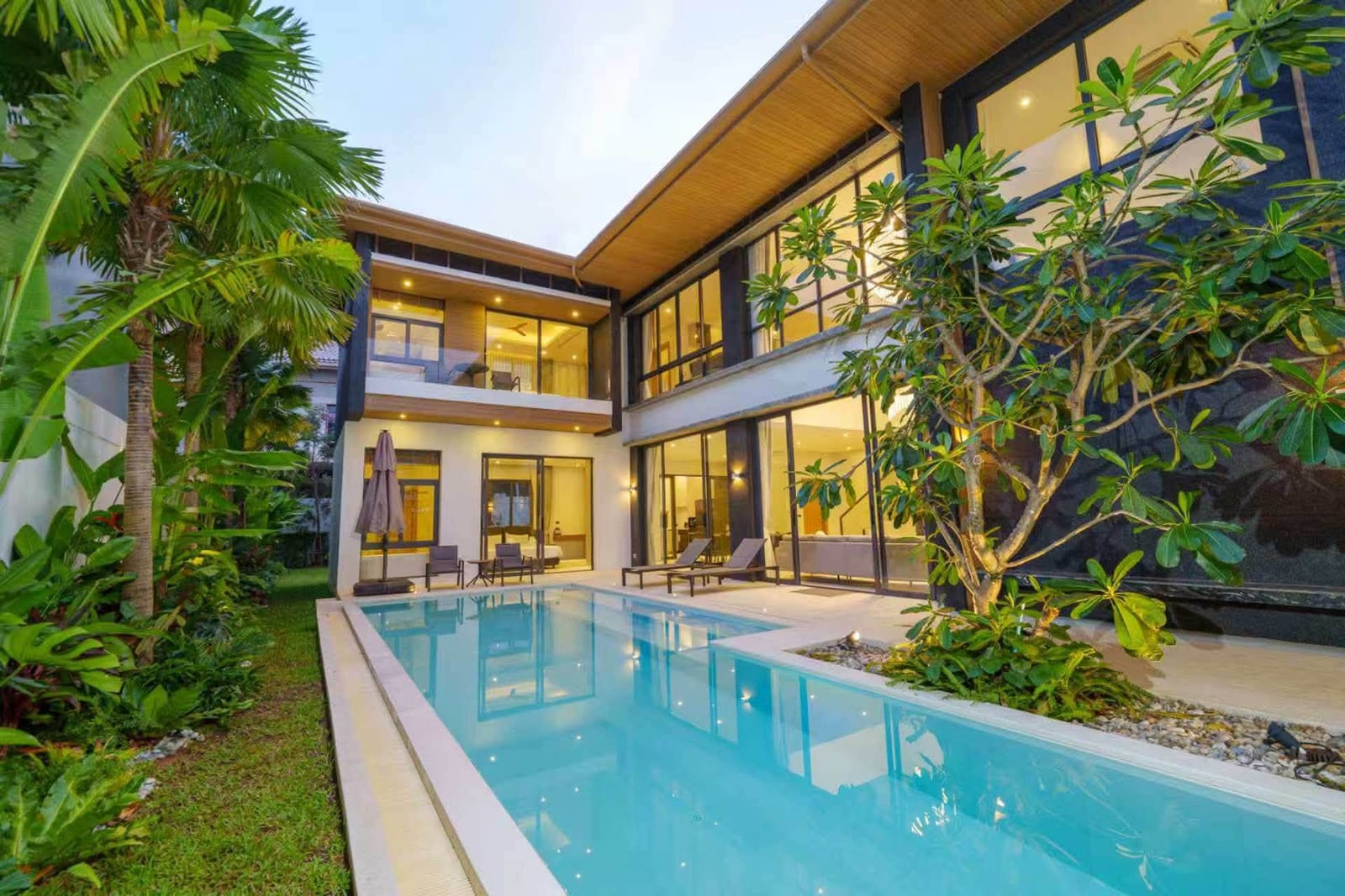 5-Bedroom Villa for Rent in Koh Kaew, Phuket — pool view