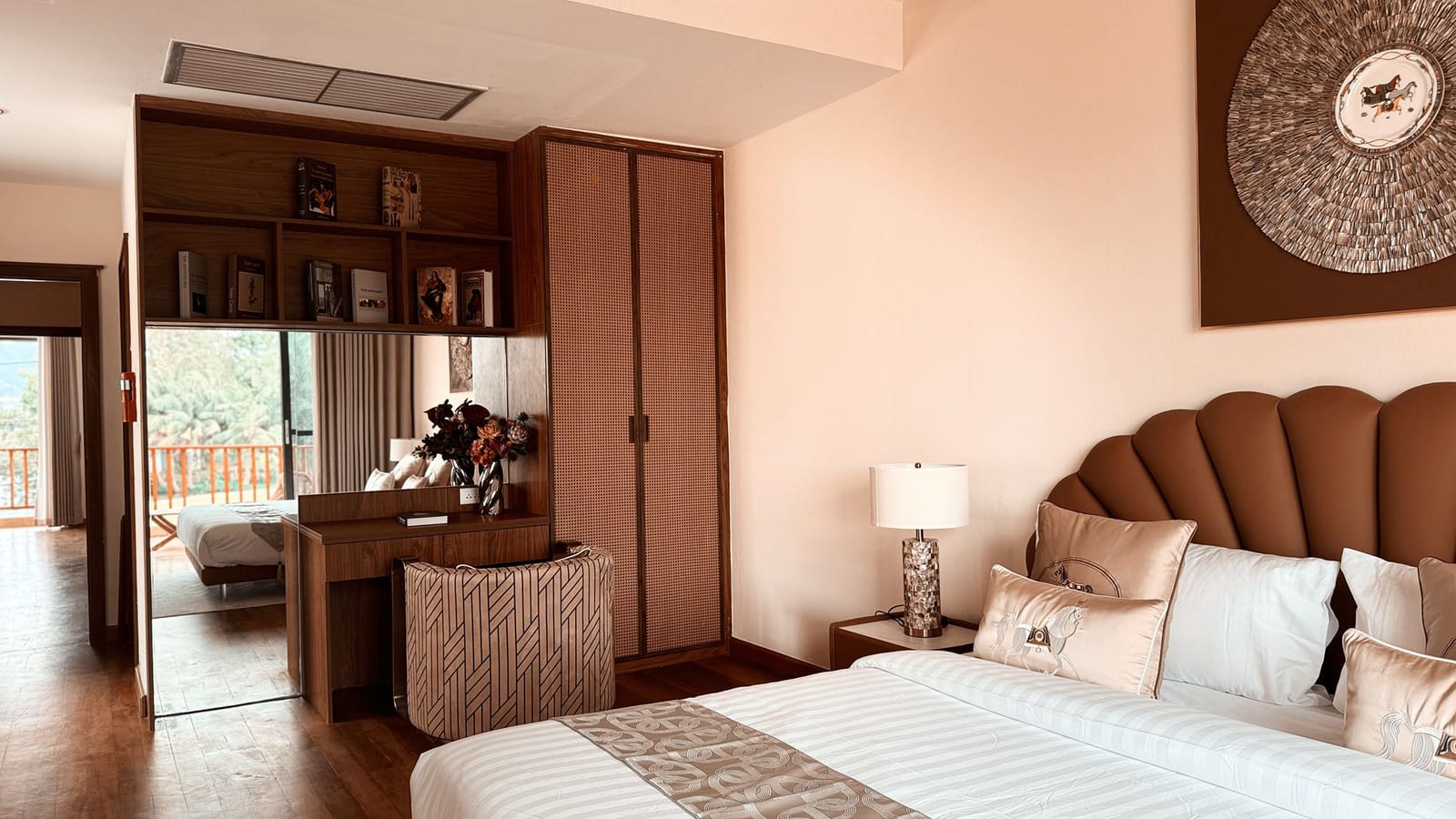 Luxury Lakeside 4-Bedroom Pool Villa in Laguna Area 11