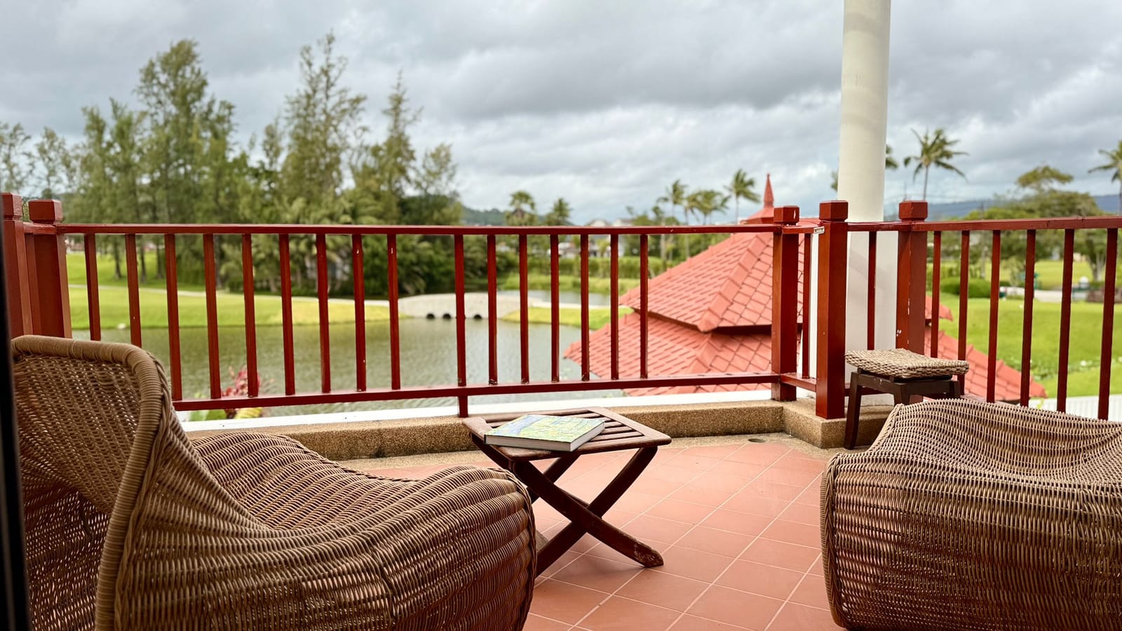 Luxury Lakeside 4-Bedroom Pool Villa in Laguna Area 19