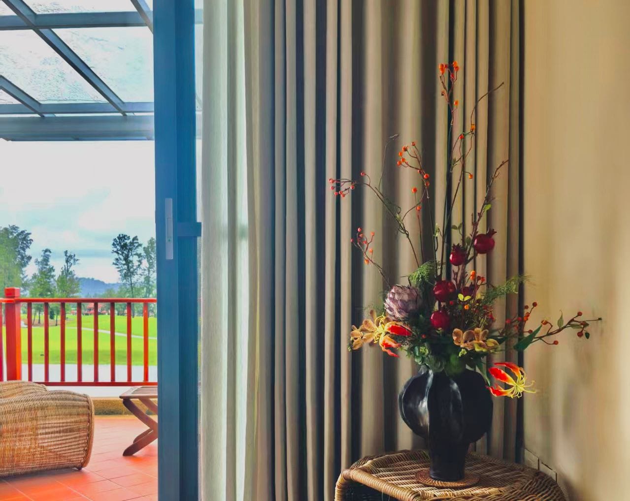 Luxury Lakeside 4-Bedroom Pool Villa in Laguna Area 3