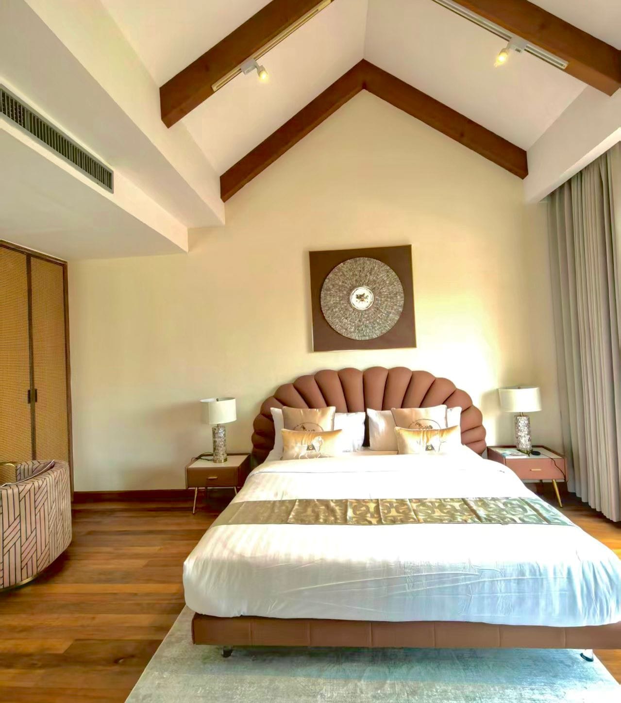 Luxury Lakeside 4-Bedroom Pool Villa in Laguna Area 4