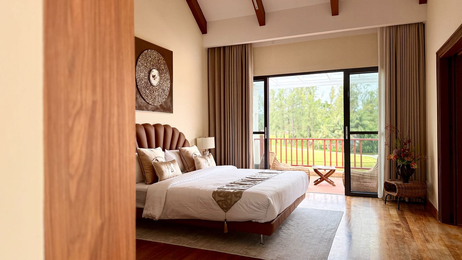 Luxury Lakeside 4-Bedroom Pool Villa in Laguna Area 9