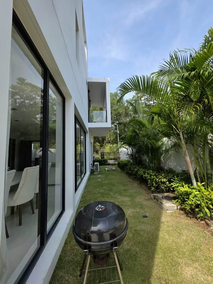 Luxury 3-Bedroom Pool Villa for Sale in Laguna 10