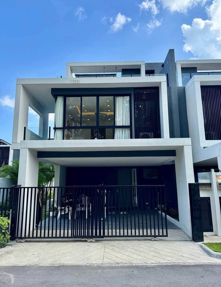 Luxury 3-Bedroom Pool Villa for Sale in Laguna 25