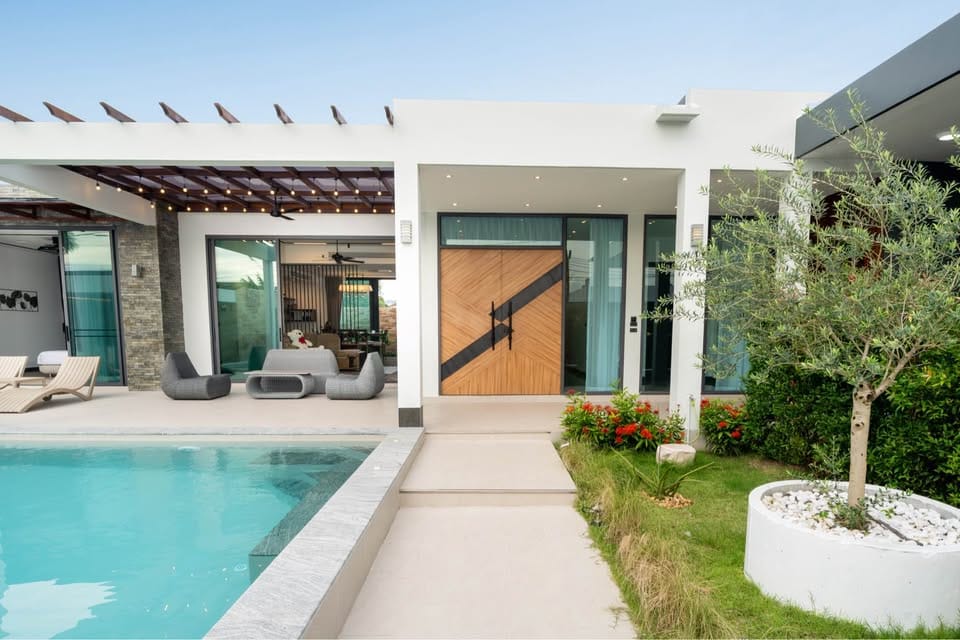 Modern 3+1 Bedroom Pool Villa near Laguna 15