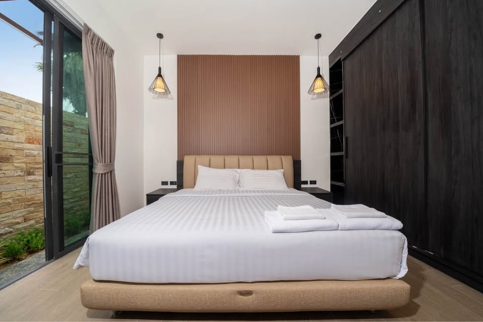 Modern 3+1 Bedroom Pool Villa near Laguna 19