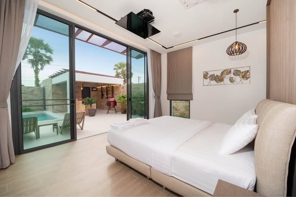 Modern 3+1 Bedroom Pool Villa near Laguna 8