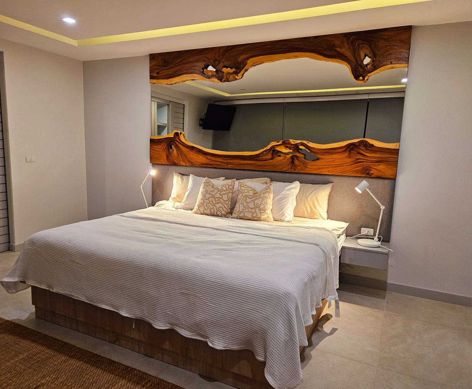 4-Bedroom Private Pool Villa with Roof Terrace in Layan 10