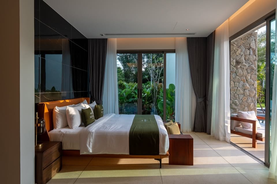 6-Bedroom Villa for Rent in Bang Tao, Phuket — interior view