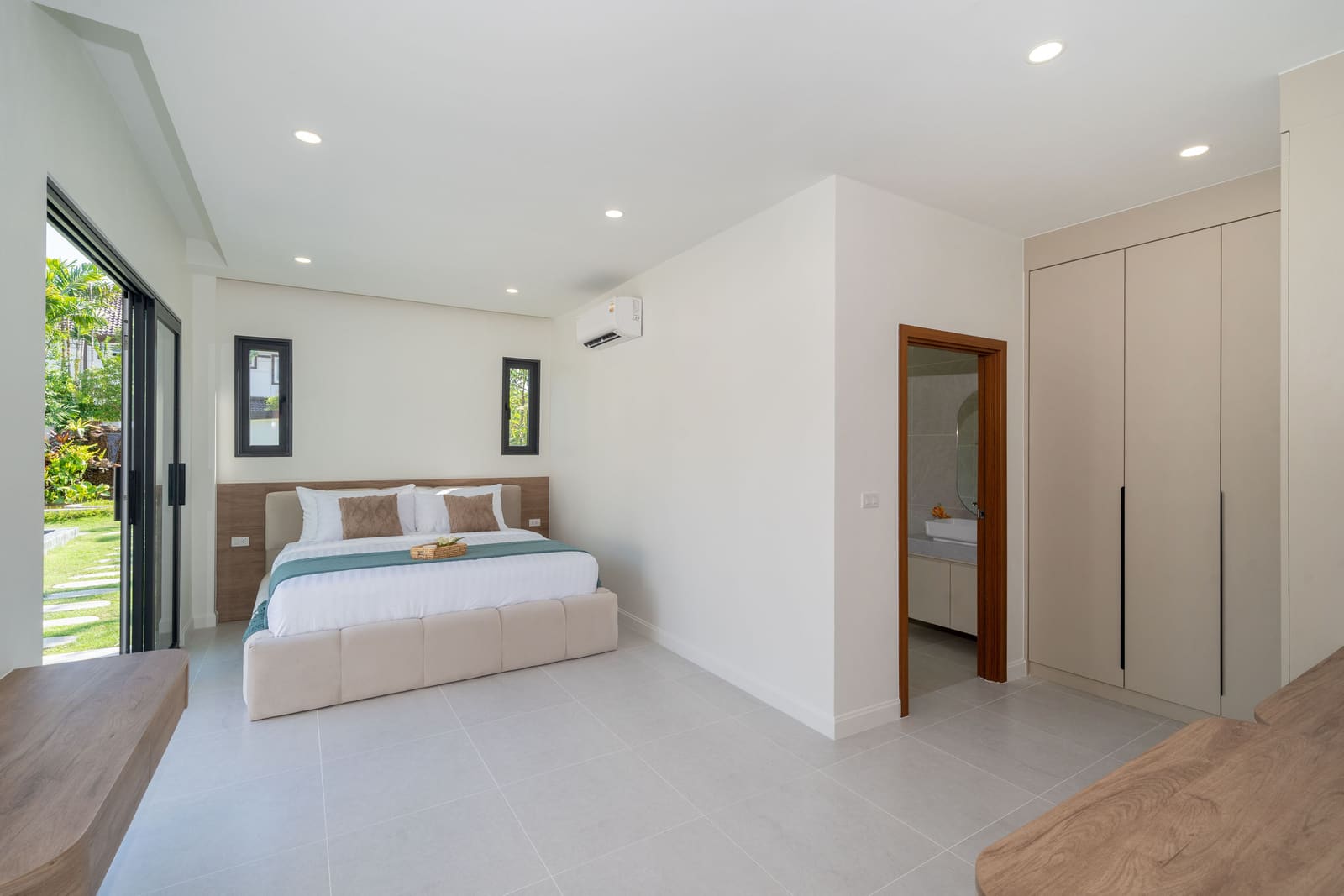 Luxury 4-Bedroom Pool Villa — Thalang 24