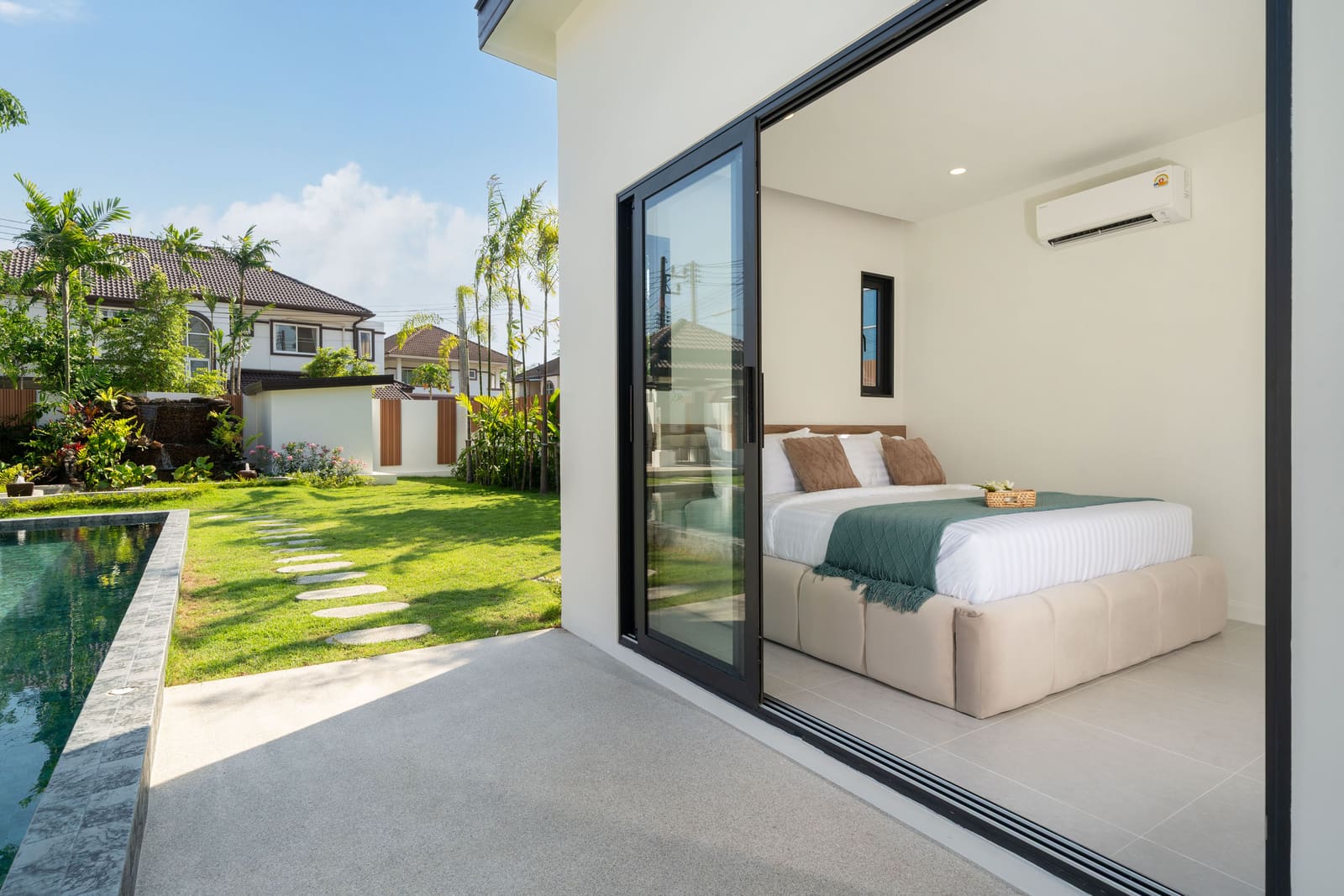 Luxury 4-Bedroom Pool Villa — Thalang 28