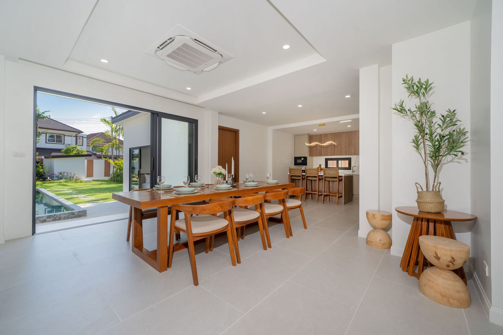 Luxury 4-Bedroom Pool Villa — Thalang 36