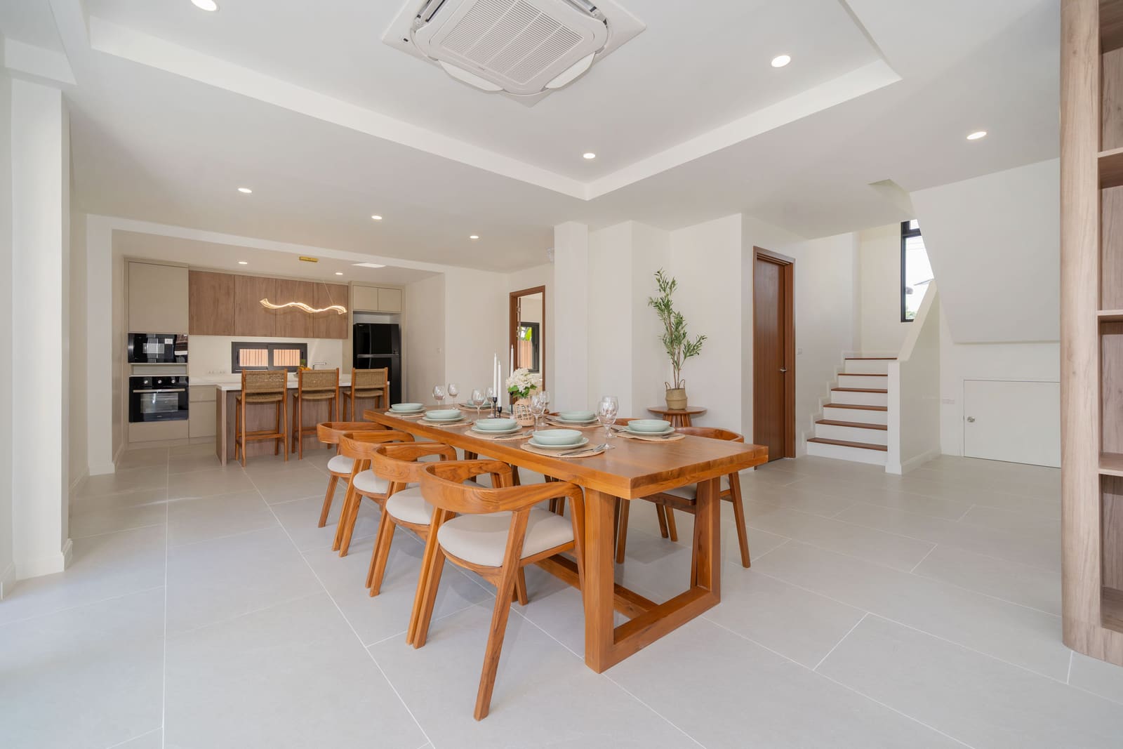 Luxury 4-Bedroom Pool Villa — Thalang 38