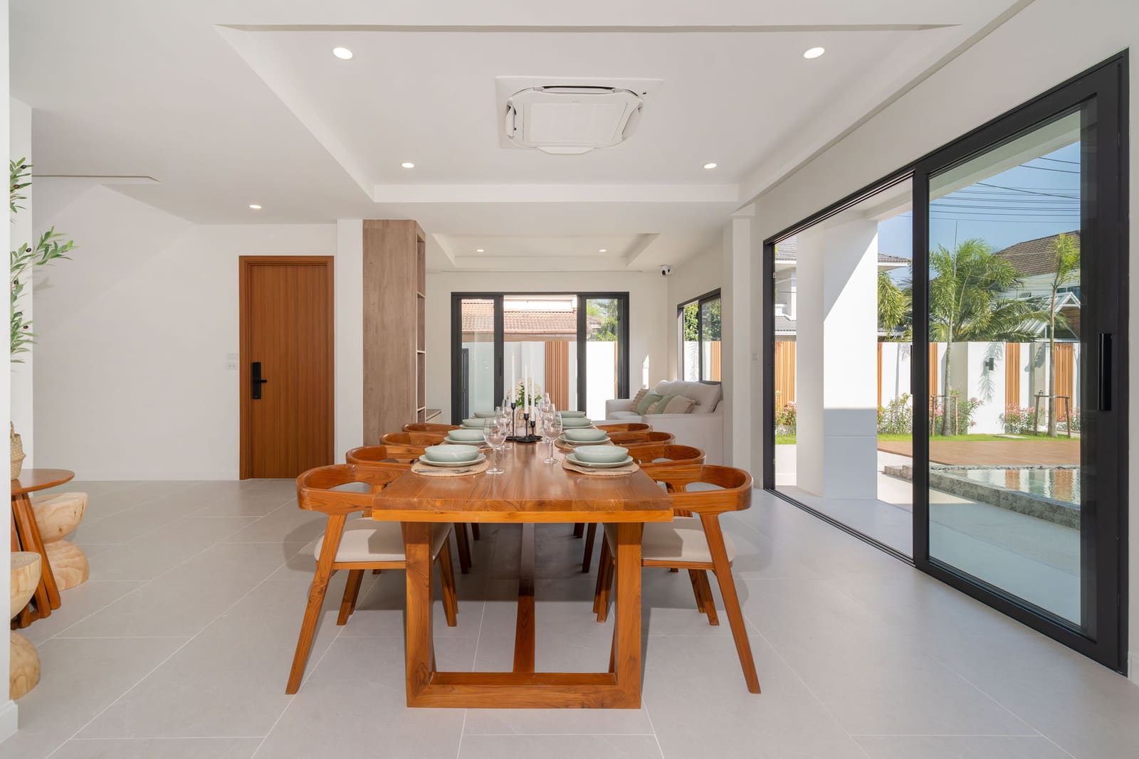 Luxury 4-Bedroom Pool Villa — Thalang 41