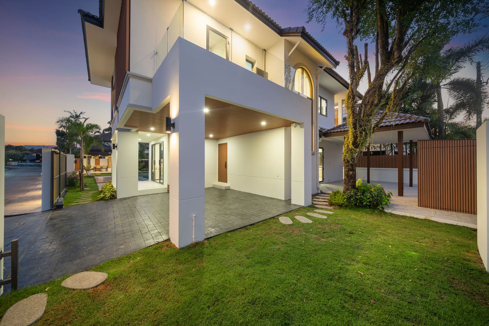 Luxury 4-Bedroom Pool Villa — Thalang 67