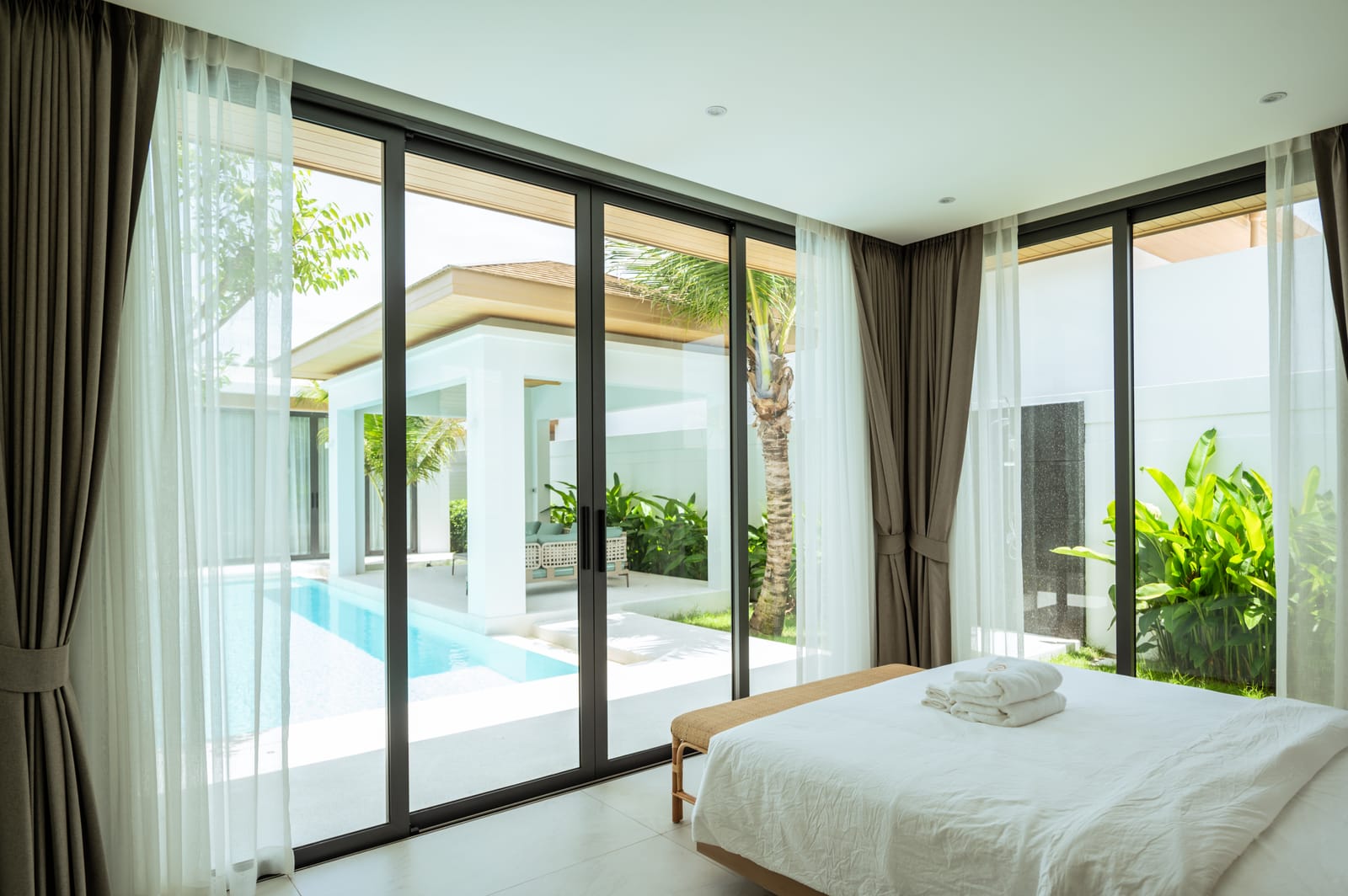 Modern 4-Bedroom Pool Villa — Mouana Maikhao 16