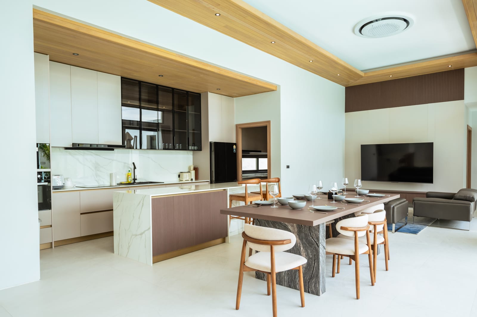 Modern 4-Bedroom Pool Villa — Mouana Maikhao 21
