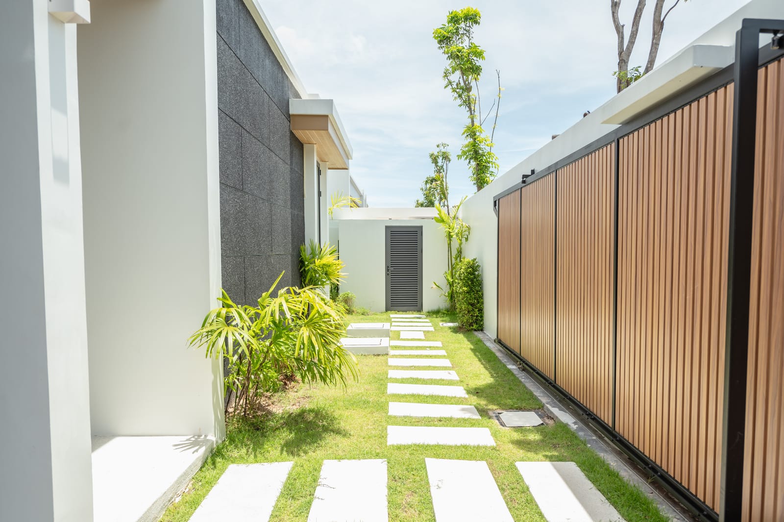 Modern 4-Bedroom Pool Villa — Mouana Maikhao 5