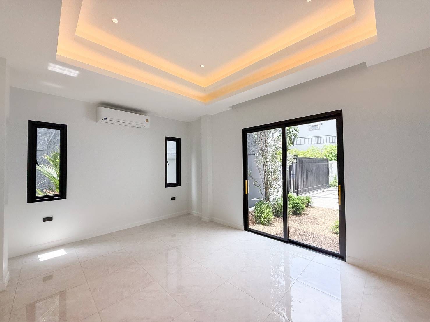 New Luxury Pool Villa, Songkhun Village — Chalong 19