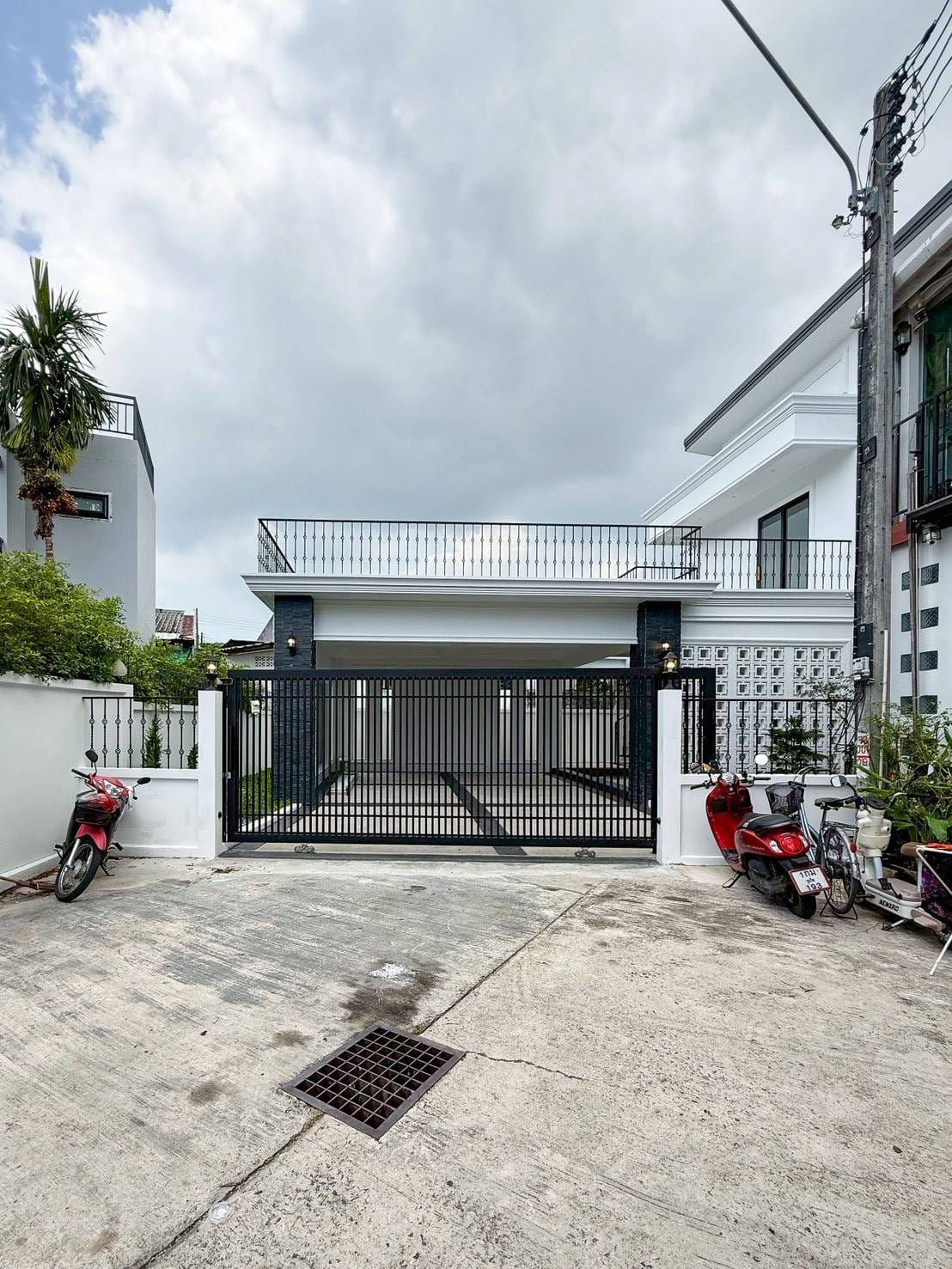 New Luxury Pool Villa, Songkhun Village — Chalong 3