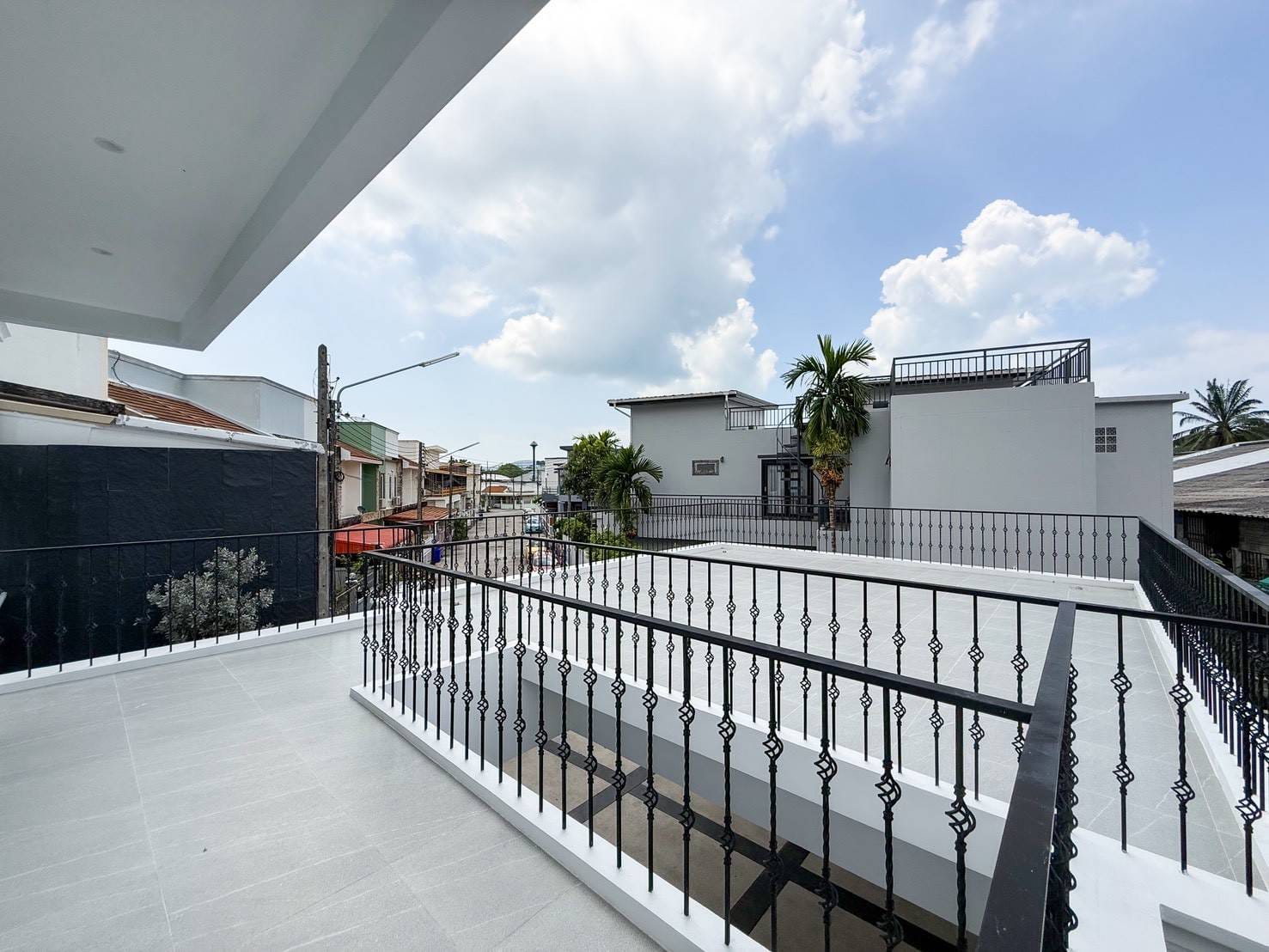 New Luxury Pool Villa, Songkhun Village — Chalong 37
