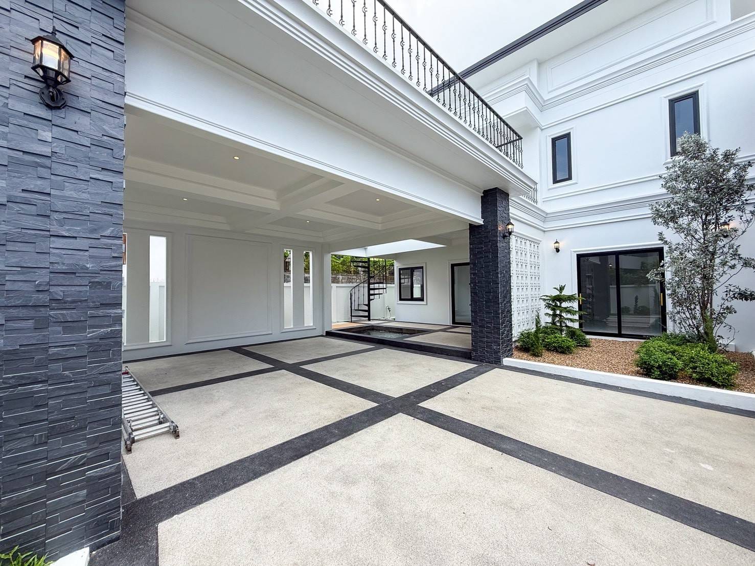 New Luxury Pool Villa, Songkhun Village — Chalong 5