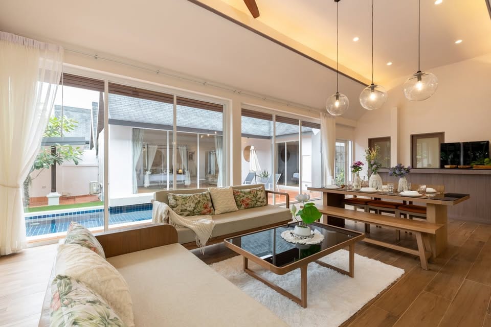Thai-Modern 4-Bedroom Private Pool Villa in Pasak Soi 4 10