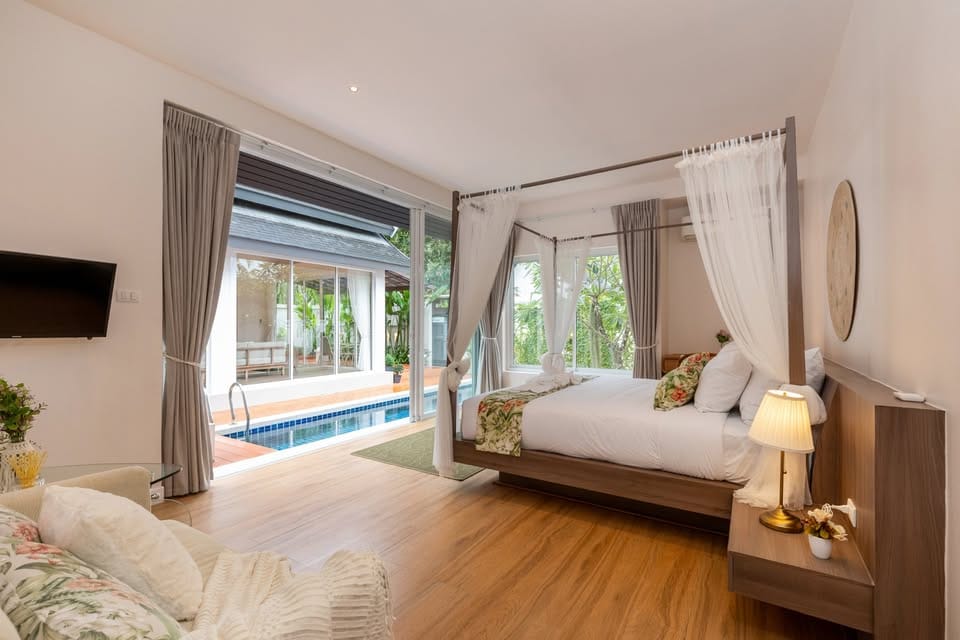 Thai-Modern 4-Bedroom Private Pool Villa in Pasak Soi 4 11