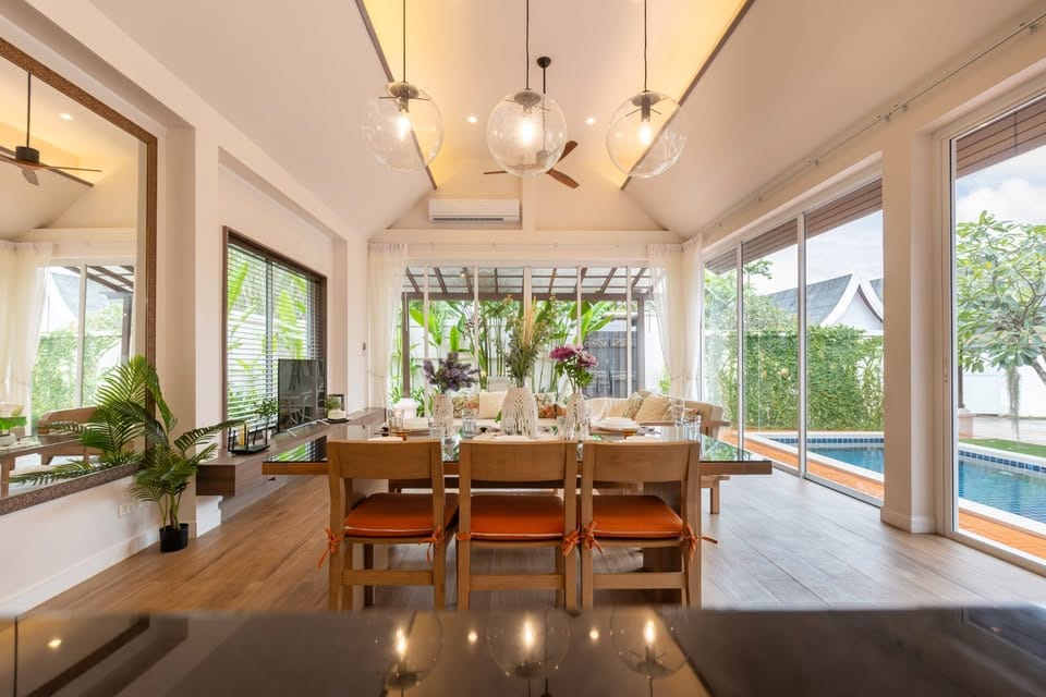 Thai-Modern 4-Bedroom Private Pool Villa in Pasak Soi 4 4