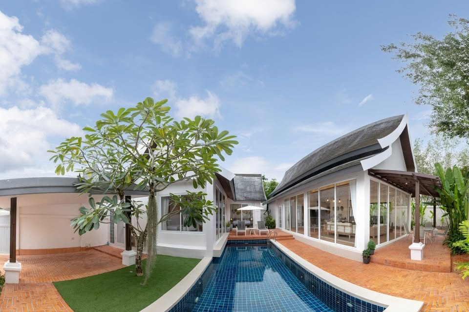 Thai-Modern 4-Bedroom Private Pool Villa in Pasak Soi 4 9