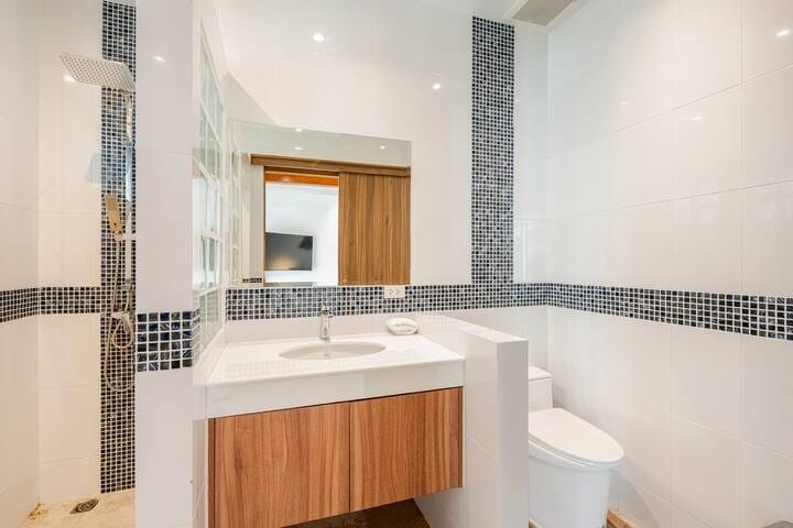Luxury 4-Bedroom Pool Villa for Rent - Cherng Talay Soi 4 5