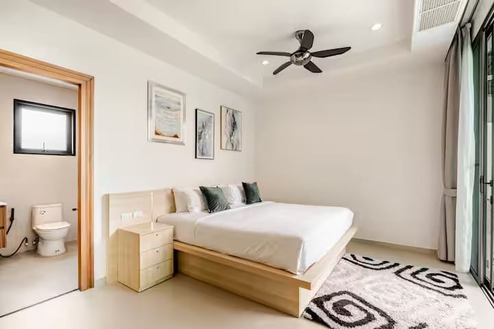 Luxury 3-Bedroom Pool Villa for Rent - Pasak Soi 3, Cherng Talay 10