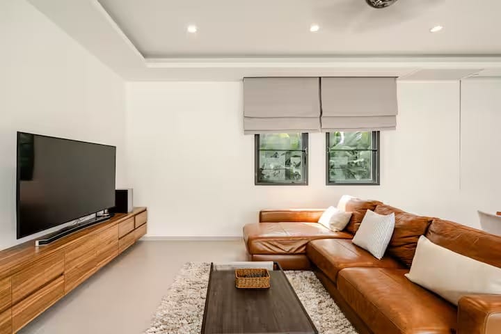Luxury 3-Bedroom Pool Villa for Rent - Pasak Soi 3, Cherng Talay 17