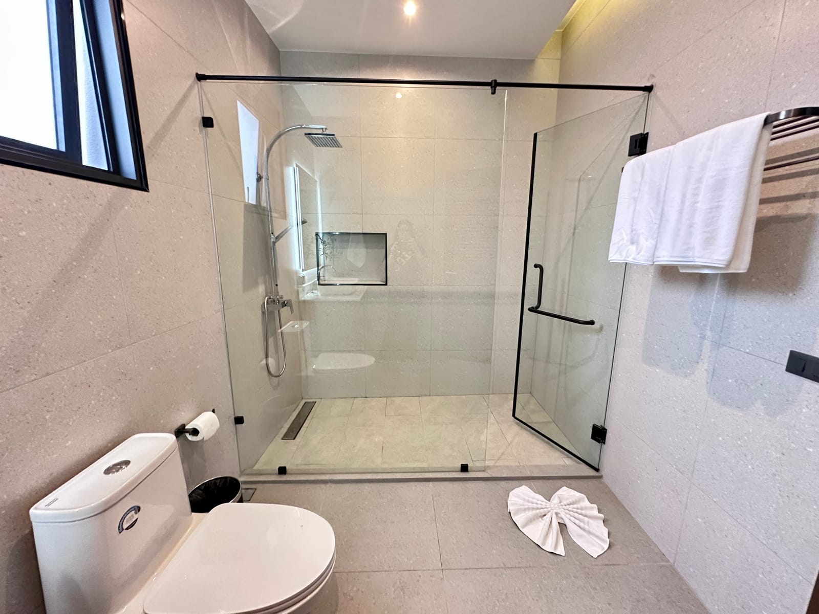 Luxury 3-Bedroom Pool Villa for Rent - Pasak Soi 3, Cherng Talay 8