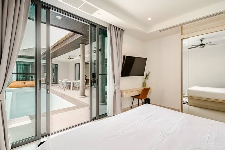Luxury 3-Bedroom Pool Villa for Rent - Pasak Soi 3, Cherng Talay 9