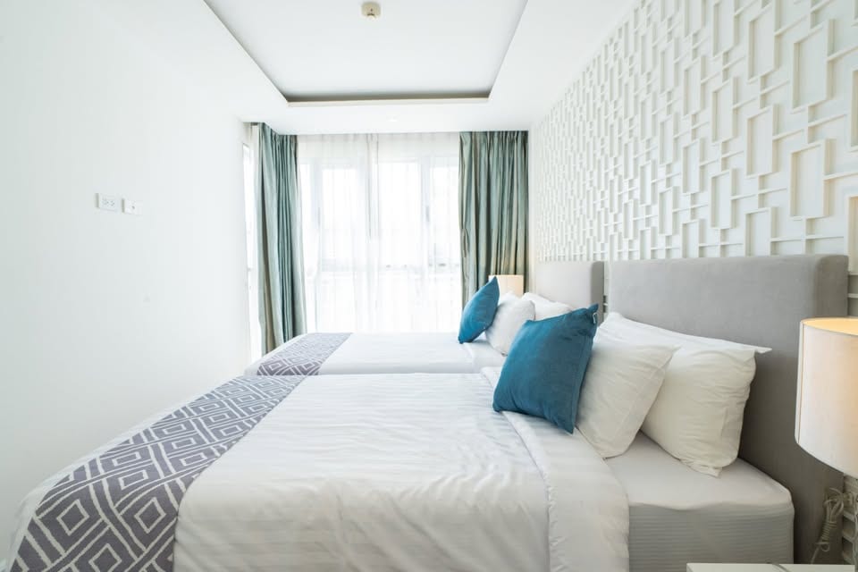 One-Bedroom Sea-View Condo for Sale — Seavale Residences, Patong 10